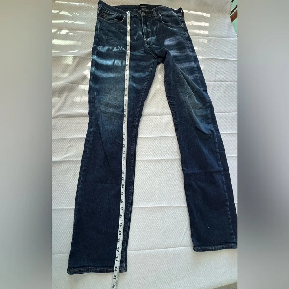 J CREW JEANS 770 Straight Slim Fit Blue Jeans Vintage Look and Feel Size 34 / 36